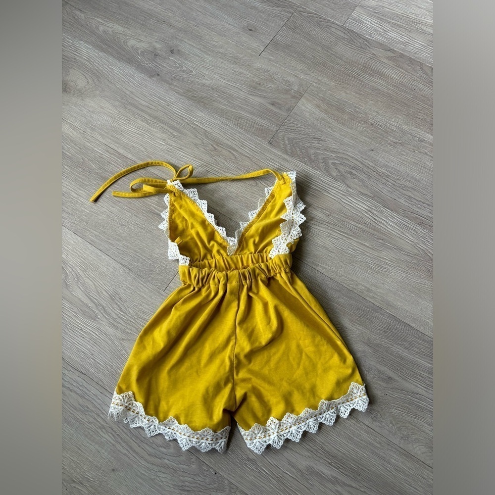 Baby Romper - Mustard yellow with lace detail size 6months - Picture 2 of 3